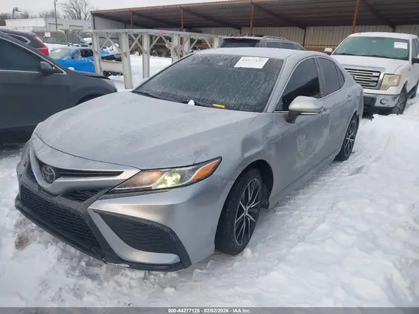 4T1G11AK4NU670535 2022 TOYOTA CAMRY - Image 2
