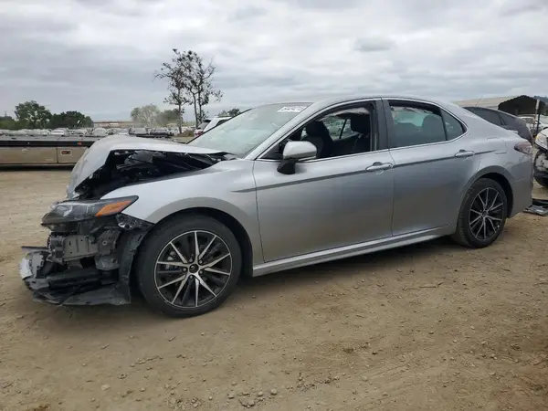 4T1G11AK4NU670602 2022 TOYOTA CAMRY - Image 1