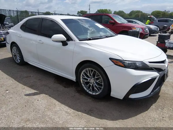 4T1G11AK4NU671801 2022 TOYOTA CAMRY - Image 1