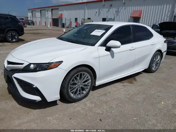 4T1G11AK4NU671801 2022 TOYOTA CAMRY - Image 2