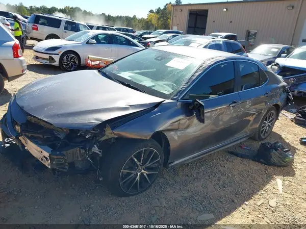 4T1G11AK4NU672060 2022 TOYOTA CAMRY - Image 2