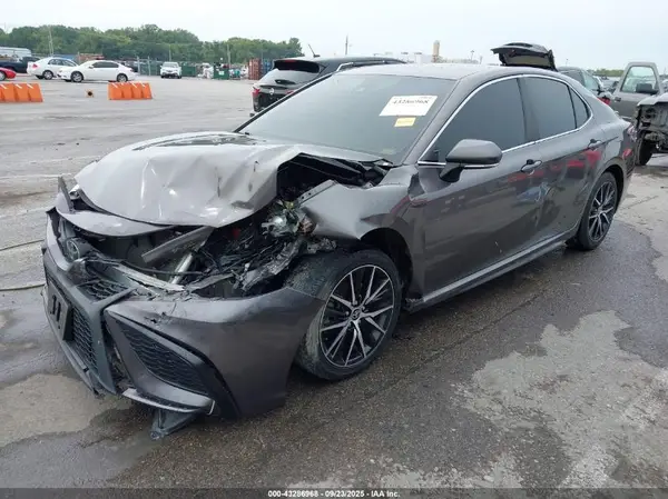 4T1G11AK4NU672110 2022 TOYOTA CAMRY - Image 2