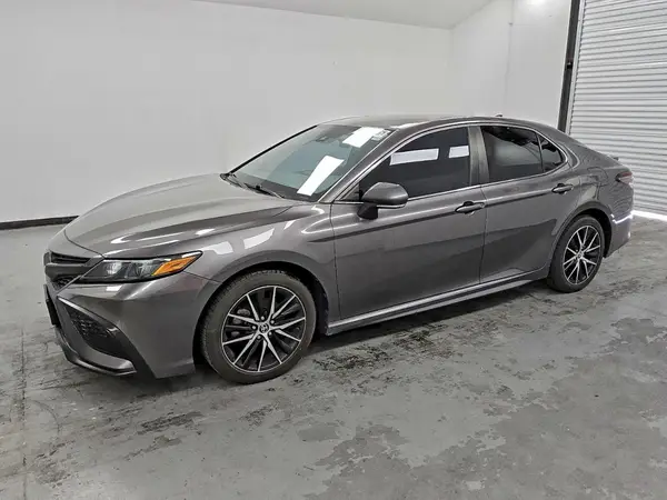 4T1G11AK4NU672561 2022 TOYOTA CAMRY - Image 1