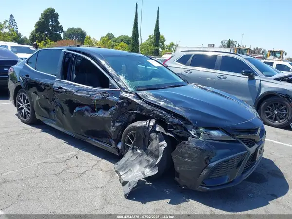 4T1G11AK4NU674410 2022 TOYOTA CAMRY - Image 1