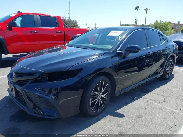 4T1G11AK4NU674410 2022 TOYOTA CAMRY - Image 2