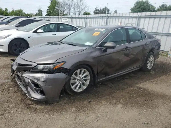 4T1G11AK4NU676044 2022 TOYOTA CAMRY - Image 1