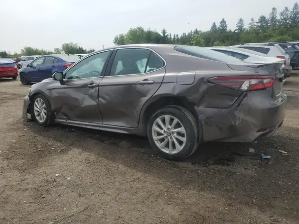 4T1G11AK4NU676044 2022 TOYOTA CAMRY - Image 2