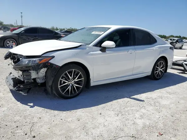 4T1G11AK4NU676299 2022 TOYOTA CAMRY - Image 1
