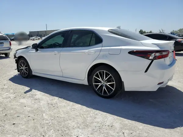 4T1G11AK4NU676299 2022 TOYOTA CAMRY - Image 2