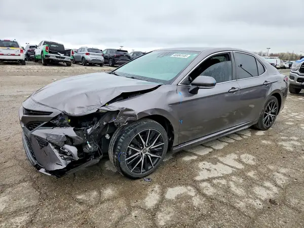 4T1G11AK4NU676545 2022 TOYOTA CAMRY - Image 1