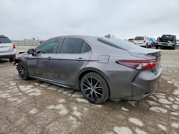 4T1G11AK4NU676545 2022 TOYOTA CAMRY - Image 2