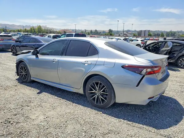 4T1G11AK4NU677226 2022 TOYOTA CAMRY - Image 2