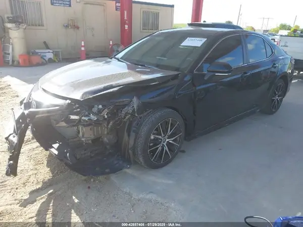 4T1G11AK4NU677243 2022 TOYOTA CAMRY - Image 2