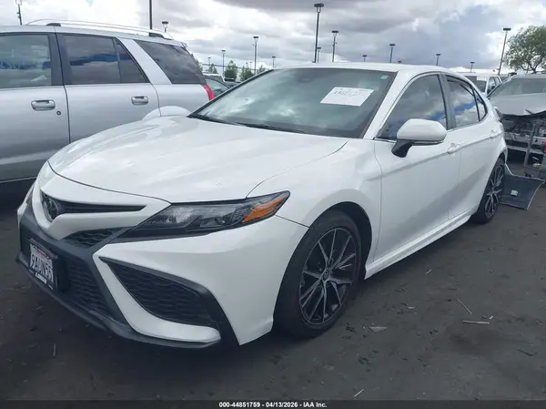 4T1G11AK4NU678330 2022 TOYOTA CAMRY - Image 2