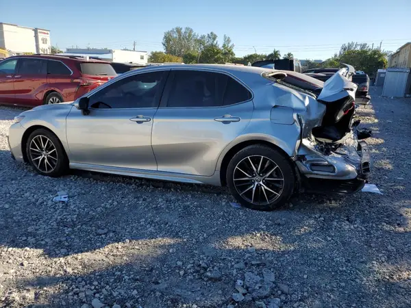 4T1G11AK4NU678750 2022 TOYOTA CAMRY - Image 2