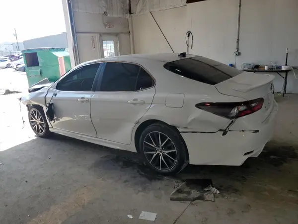 4T1G11AK4NU679056 2022 TOYOTA CAMRY - Image 2