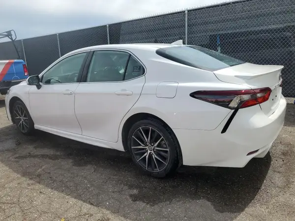 4T1G11AK4NU681258 2022 TOYOTA CAMRY - Image 2