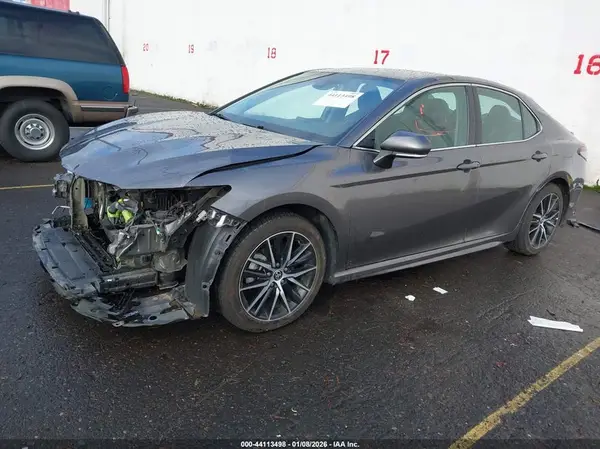 4T1G11AK4NU681597 2022 TOYOTA CAMRY - Image 2