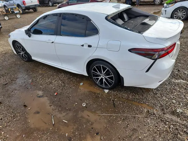 4T1G11AK4NU682894 2022 TOYOTA CAMRY - Image 2