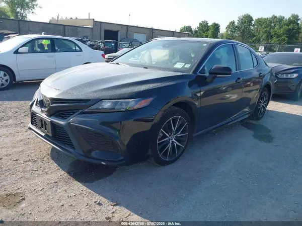 4T1G11AK4NU686363 2022 TOYOTA CAMRY - Image 2