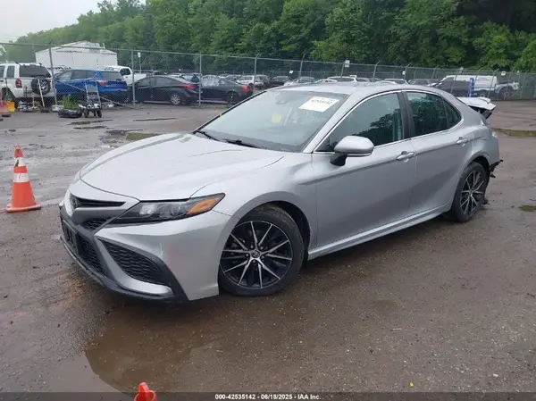 4T1G11AK4NU687240 2022 TOYOTA CAMRY - Image 2