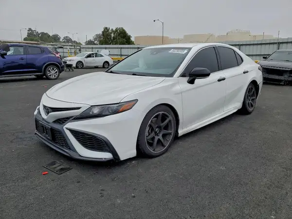 4T1G11AK4NU690106 2022 TOYOTA CAMRY - Image 1