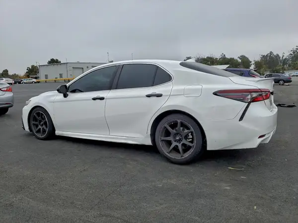 4T1G11AK4NU690106 2022 TOYOTA CAMRY - Image 2