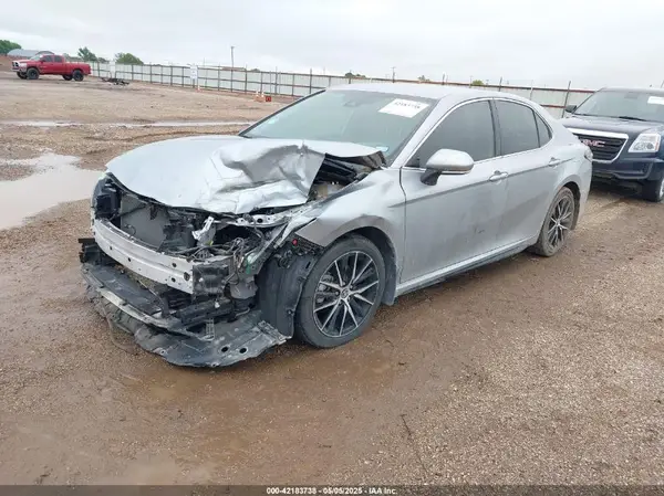 4T1G11AK4NU690560 2022 TOYOTA CAMRY - Image 2