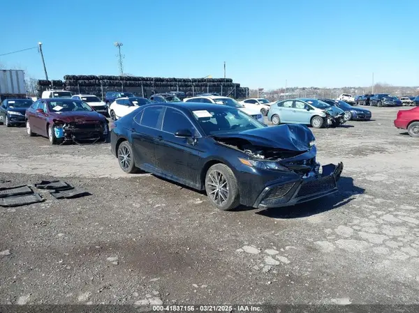 4T1G11AK4NU690607 2022 TOYOTA CAMRY - Image 1