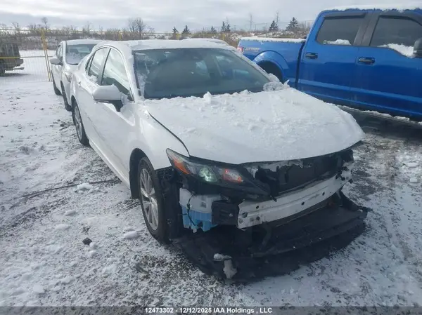 4T1G11AK4NU693460 2022 TOYOTA CAMRY - Image 1