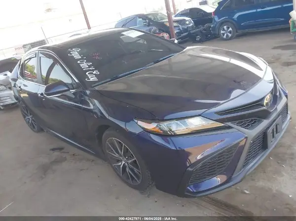 4T1G11AK4NU695046 2022 TOYOTA CAMRY - Image 1