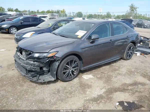 4T1G11AK4NU698013 2022 TOYOTA CAMRY - Image 2