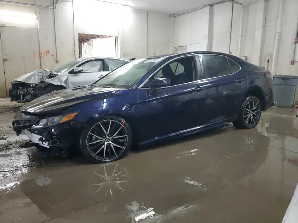 4T1G11AK4NU699775 2022 TOYOTA CAMRY - Image 1