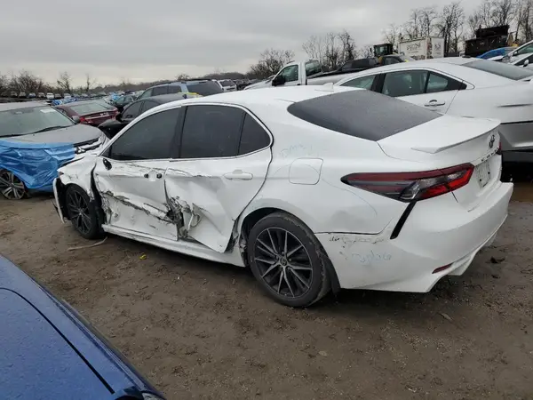 4T1G11AK4NU699825 2022 TOYOTA CAMRY - Image 2