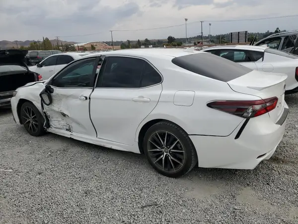4T1G11AK4NU702979 2022 TOYOTA CAMRY - Image 2