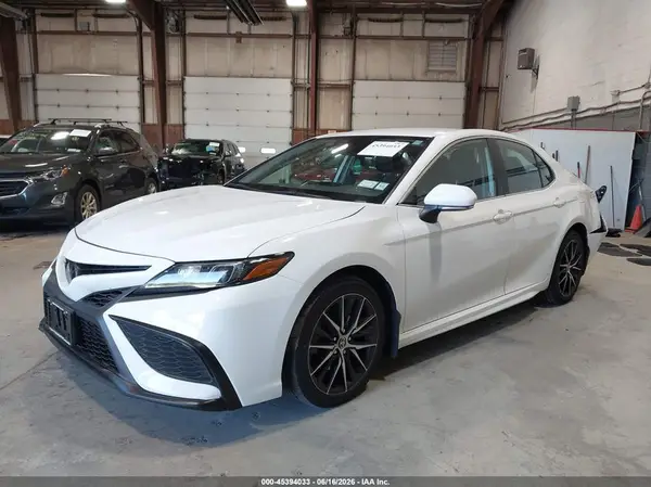 4T1G11AK4NU704960 2022 TOYOTA CAMRY - Image 2