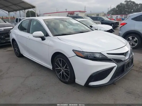 4T1G11AK4NU711519 2022 TOYOTA CAMRY - Image 1