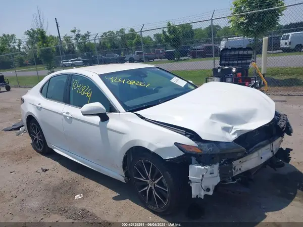4T1G11AK4NU712461 2022 TOYOTA CAMRY - Image 1