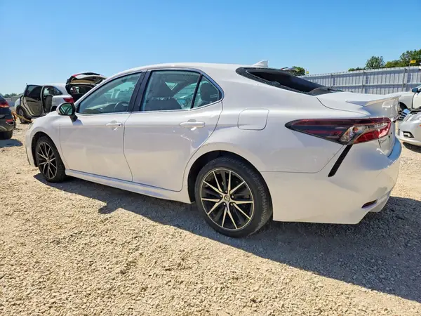 4T1G11AK4NU713738 2022 TOYOTA CAMRY - Image 2