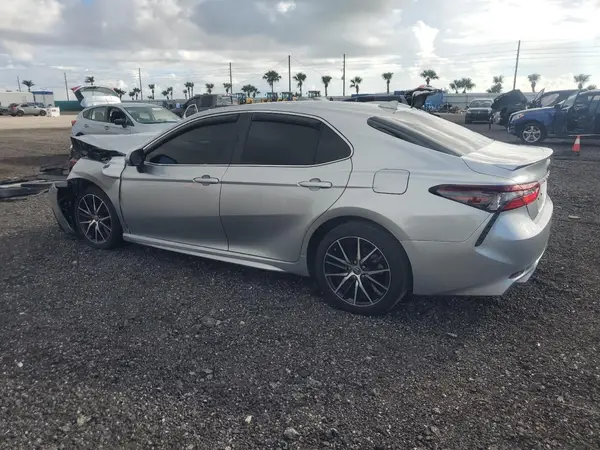 4T1G11AK4NU715781 2022 TOYOTA CAMRY - Image 2
