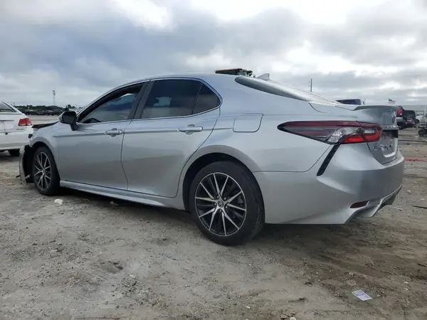 4T1G11AK4NU716171 2022 TOYOTA CAMRY - Image 2