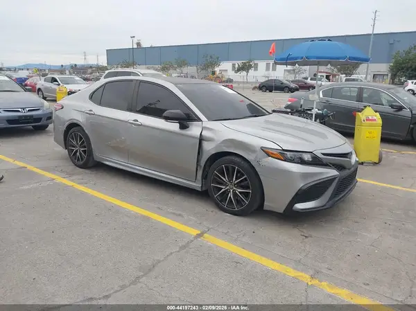 4T1G11AK4PU104071 2023 TOYOTA CAMRY - Image 1