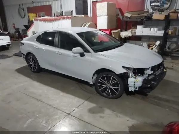 4T1G11AK4PU135630 2023 TOYOTA CAMRY - Image 1