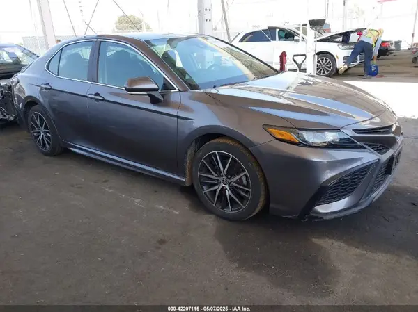 4T1G11AK4PU747116 2023 TOYOTA CAMRY - Image 1