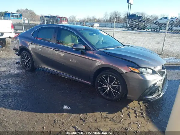 4T1G11AK4PU752297 2023 TOYOTA CAMRY - Image 1