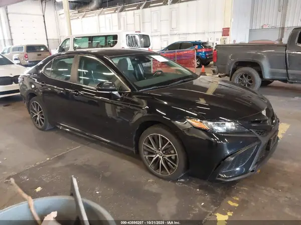 4T1G11AK4PU755930 2023 TOYOTA CAMRY - Image 1