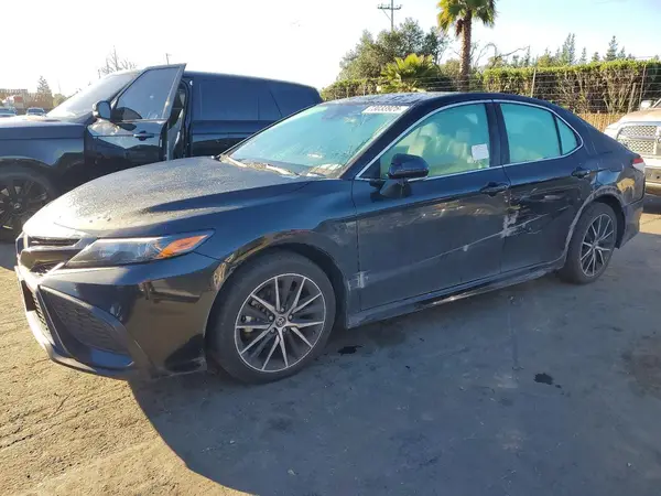 4T1G11AK4PU768211 2023 TOYOTA CAMRY - Image 1