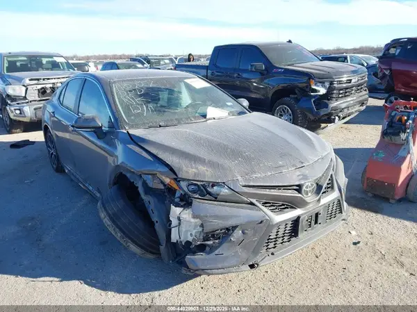 4T1G11AK4PU784201 2023 TOYOTA CAMRY - Image 1