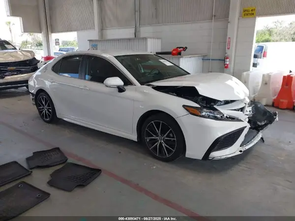4T1G11AK4PU833946 2023 TOYOTA CAMRY - Image 1