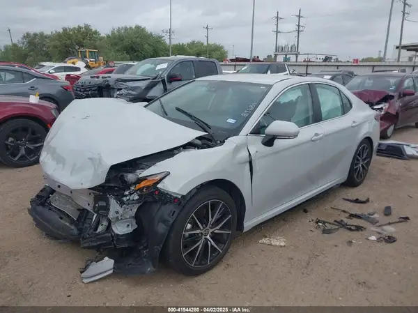 4T1G11AK4RU211060 2024 TOYOTA CAMRY - Image 2